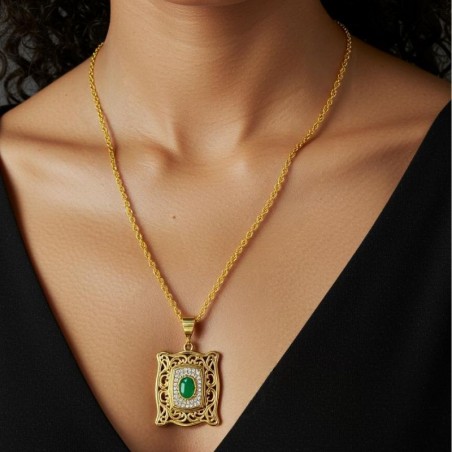 Collier Élégance – Collier en acier inoxydable de couleur or avec pierre verte et design statement raffiné