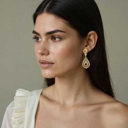 Boucles d'oreilles pendantes en filigrane doré élégantes